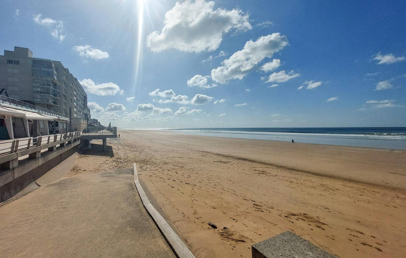 Retraite à la plage avec piscine et parking, à 2 km de la plage de la Parée Grollier in La Barre-de-Monts, Vendée