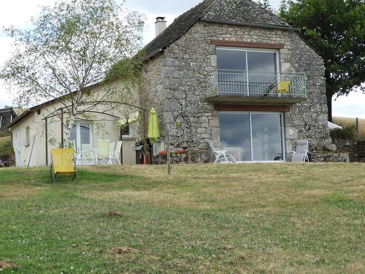 Gîte pour 6 personnes, avec jardin ainsi que piscine et terrasse, animaux acceptés