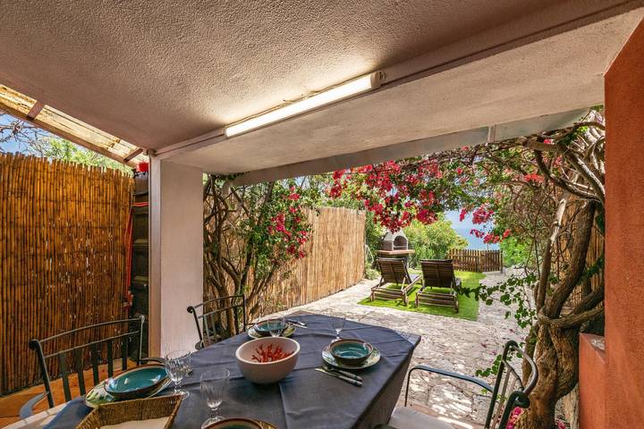 Holiday Home 'Bougainville' with Sea View, Private Terrace and Wi-Fi in Simius, Villasimius