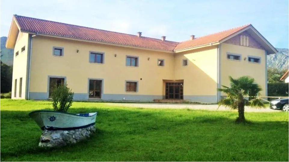 Quadruple Room with Private Bathroom in Balmori, Llanes