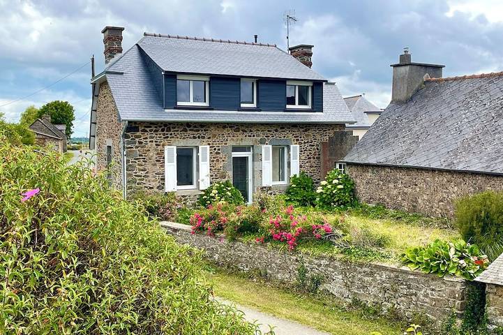 Location de vacances pour 8 personnes, avec jardin et terrasse à Trégomeur