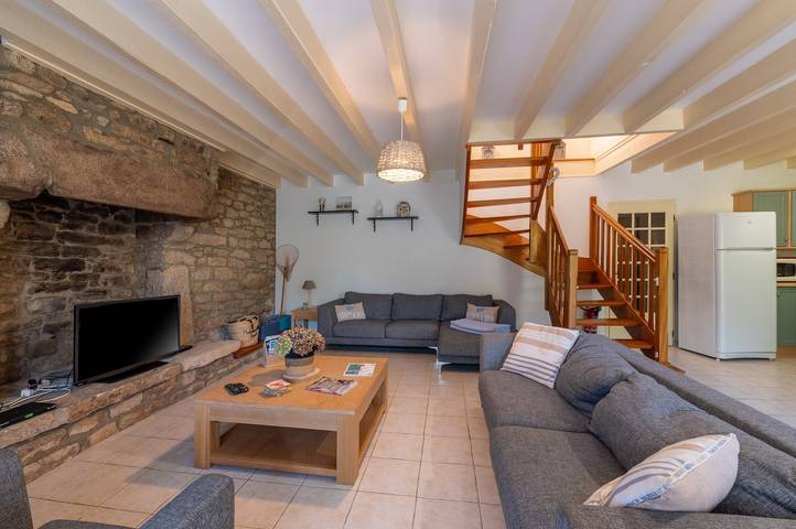 Cottage 'Domaine De Lestroué- Île Aux Moines' with Shared Pool, Private Terrace and Wi-Fi in La Vraie-Croix, Vannes region