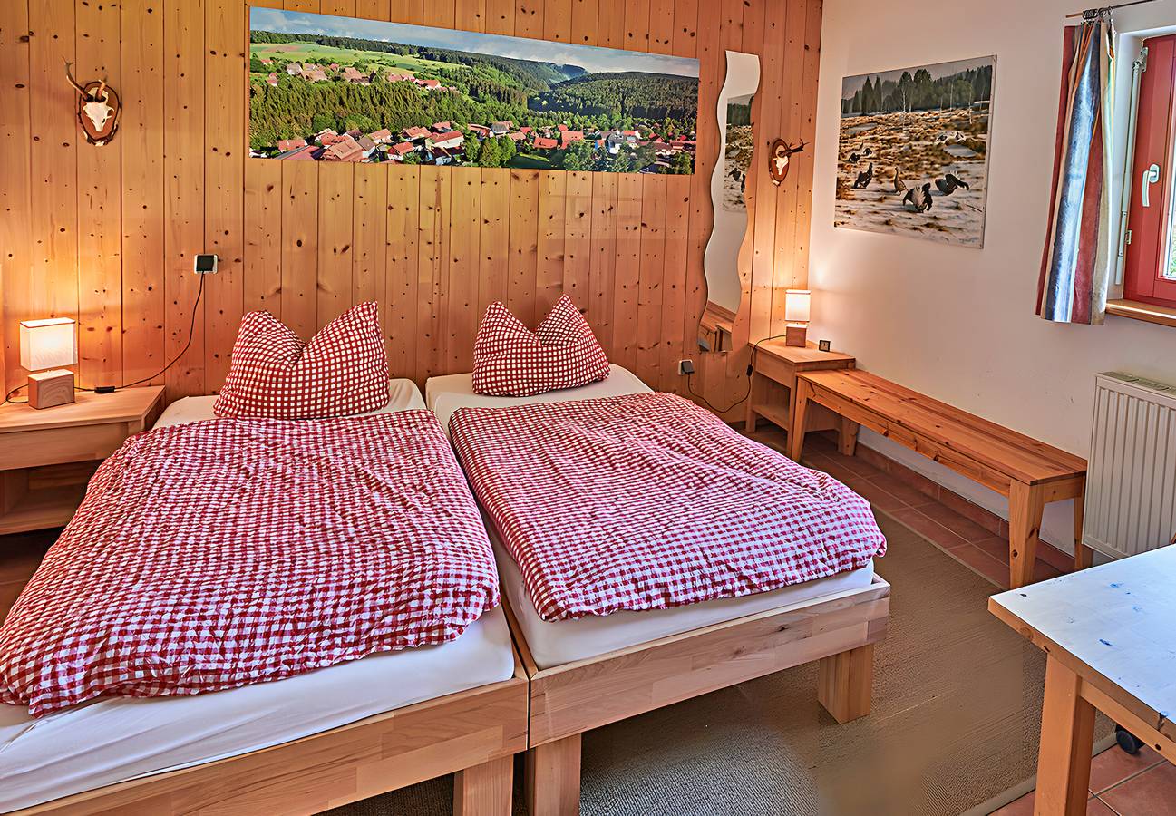Ganze Wohnung, Apartment 'Ferienwohnung, 47qm' mit gemeinsamer Terrasse, gemeinsamem Garten und Wlan in Oberreichenbach, Nordschwarzwald