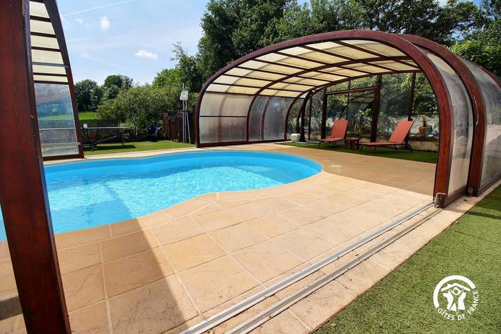 Gîte pour 4 personnes, avec piscine et jacuzzi ainsi que sauna et jardin à Quistinic