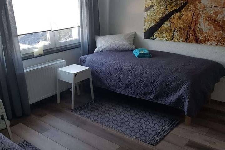 Appartement entier, Luxuriöse großzügige Wohnung mit zwei Schlafzimmer in Solingen, Bergisches Land