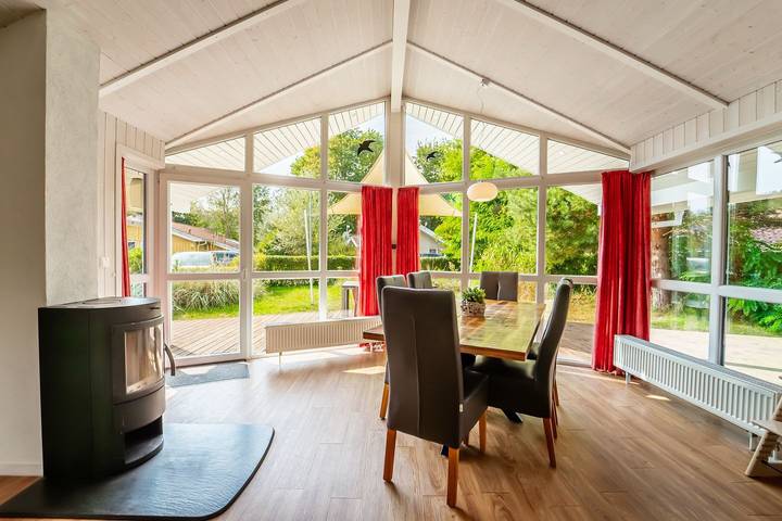 Ferienhaus für 6 Personen, mit Whirlpool und Garten sowie Sauna