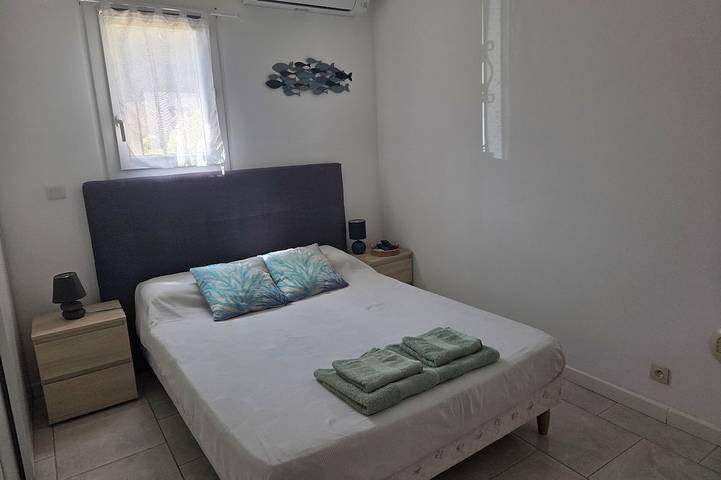 Gîte pour 2 personnes, avec Terrasse et Piscine à Carros - 2