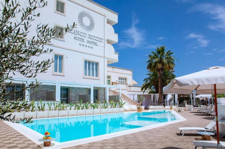 Hôtel pour 2 personnes, avec Balcon et Jacuzzi ainsi que Terrasse et Jardin