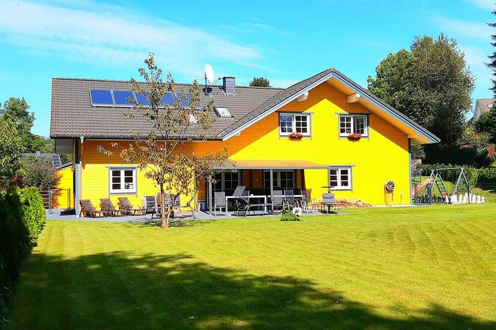 Ferienhaus für 24 Personen, mit Whirlpool und Terrasse sowie Garten in Nümbrecht