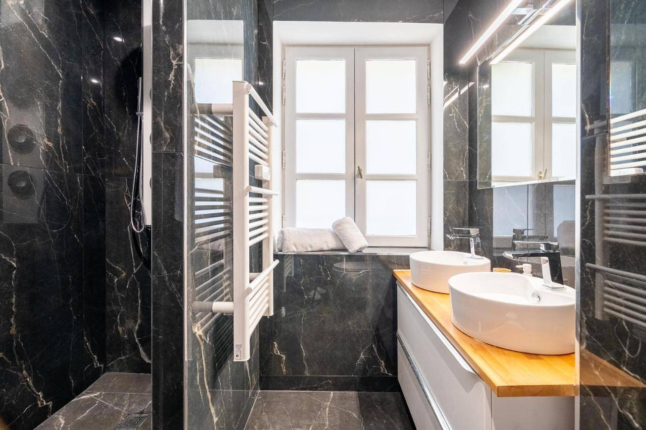 Two-Bedroom Suite in Salon-de-Provence, Côte méditerranéenne (France)