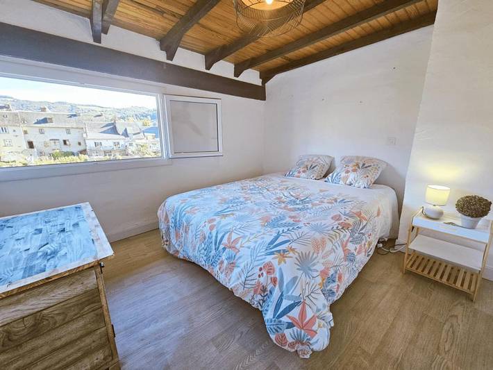 Location de vacances pour 6 personnes, avec Balcon ainsi que Terrasse et Vue dans Saint-Geniez-d'Olt-et-d'Aubrac - 3