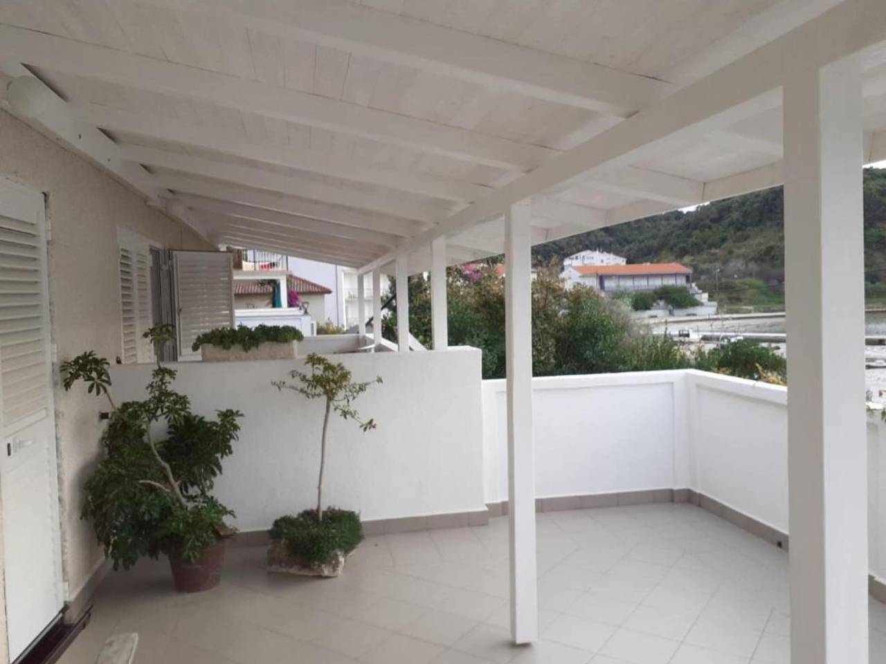 Ganze Wohnung, Guest House Green Corner Supetarska Draga - Triple Room with Terrace and Sea View in Supetarska Draga, Rab