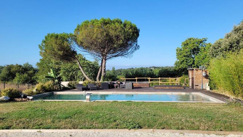 Gîte pour 8 personnes, avec Terrasse et Jardin ainsi que Piscine et Vue à Saint-Brice