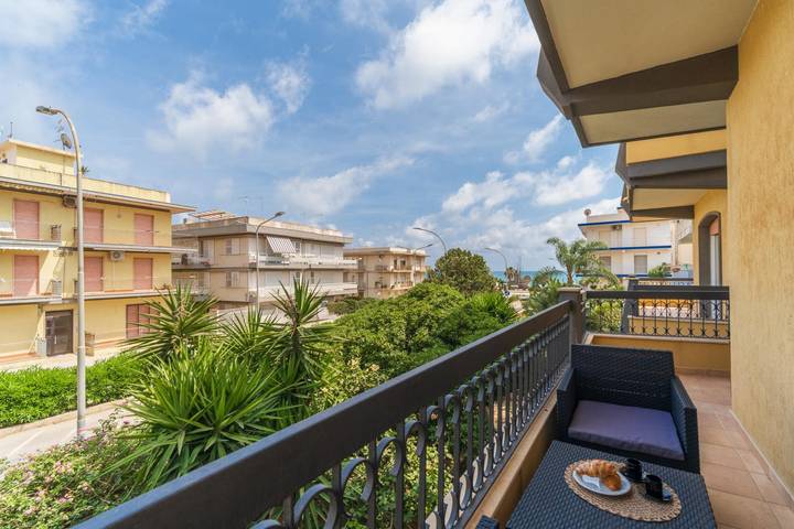 Apartamento entero, Apartamento de vacaciones para 4 personas con balcón/terraza in Lido Margarita, Ragusa (Sicilia)