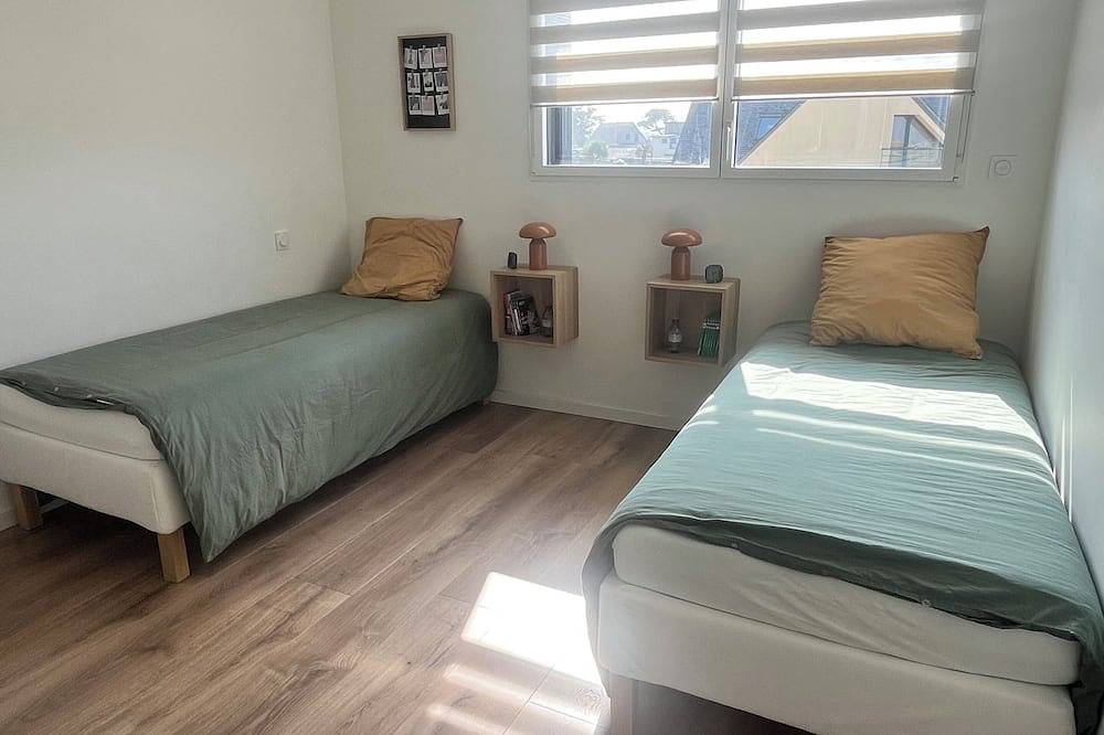 Exceptional!!!  Cosy, comfortable house just a stone's throw from the beach. in Portsall, Ploudalmézeau