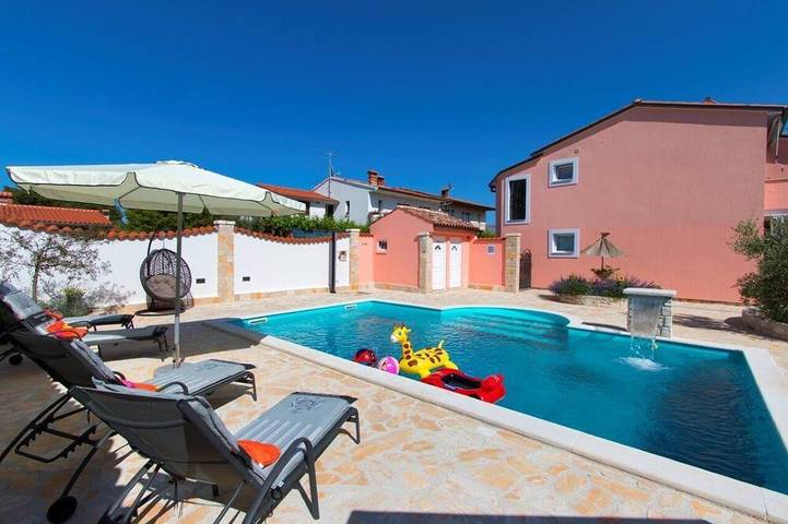 Ferienhaus für 8 Personen, mit Garten und Balkon