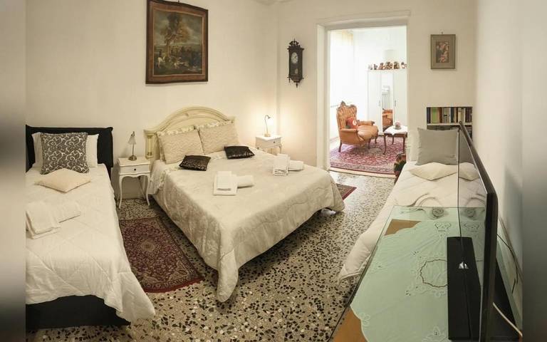Appartamento, con Balcone e Terrazza nonché Giardino e Panorama a Eur (Roma)