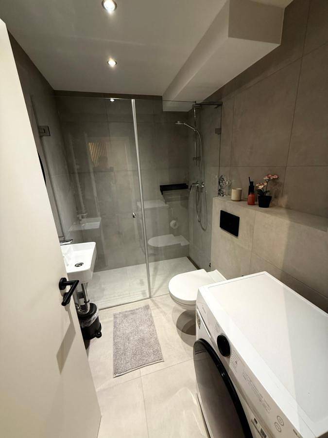 Ganze Wohnung, One-Bedroom Apartment with Balcony in München Giesing, München
