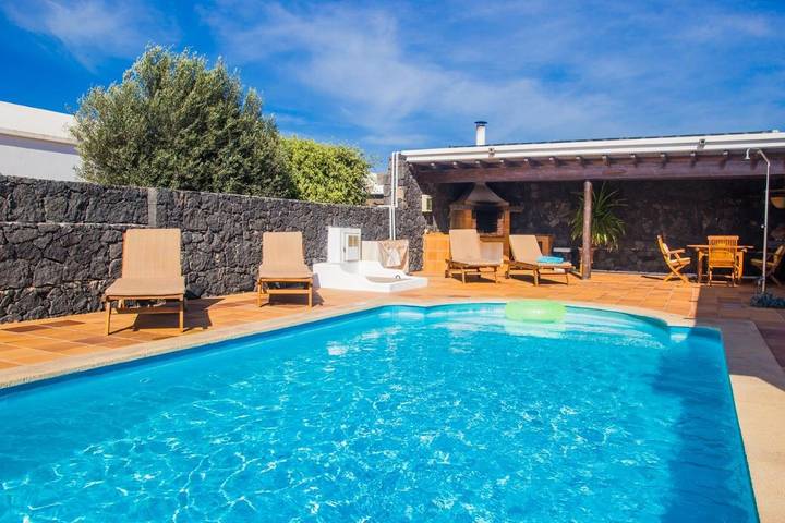 Casa rural para 6 personas, con vistas además de terraza y piscina en San Bartolomé - 2