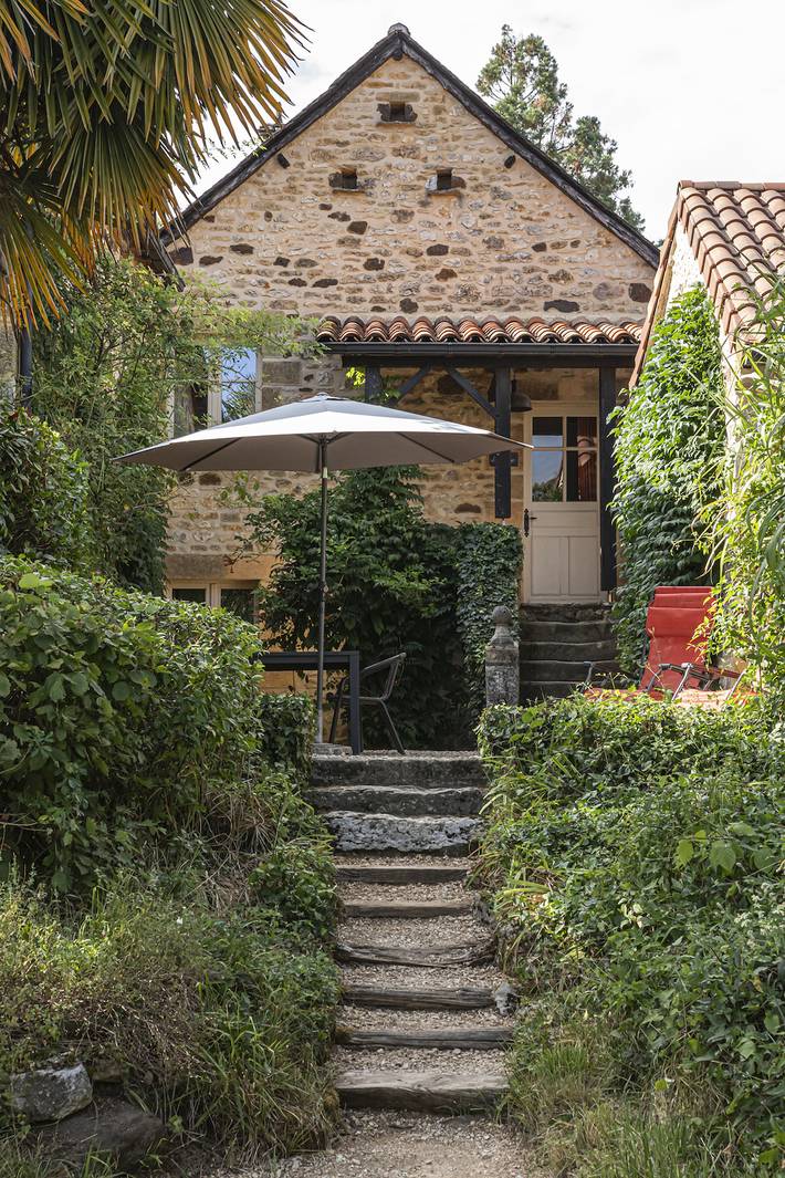 Gîte pour 4 personnes, avec piscine à Simeyrols