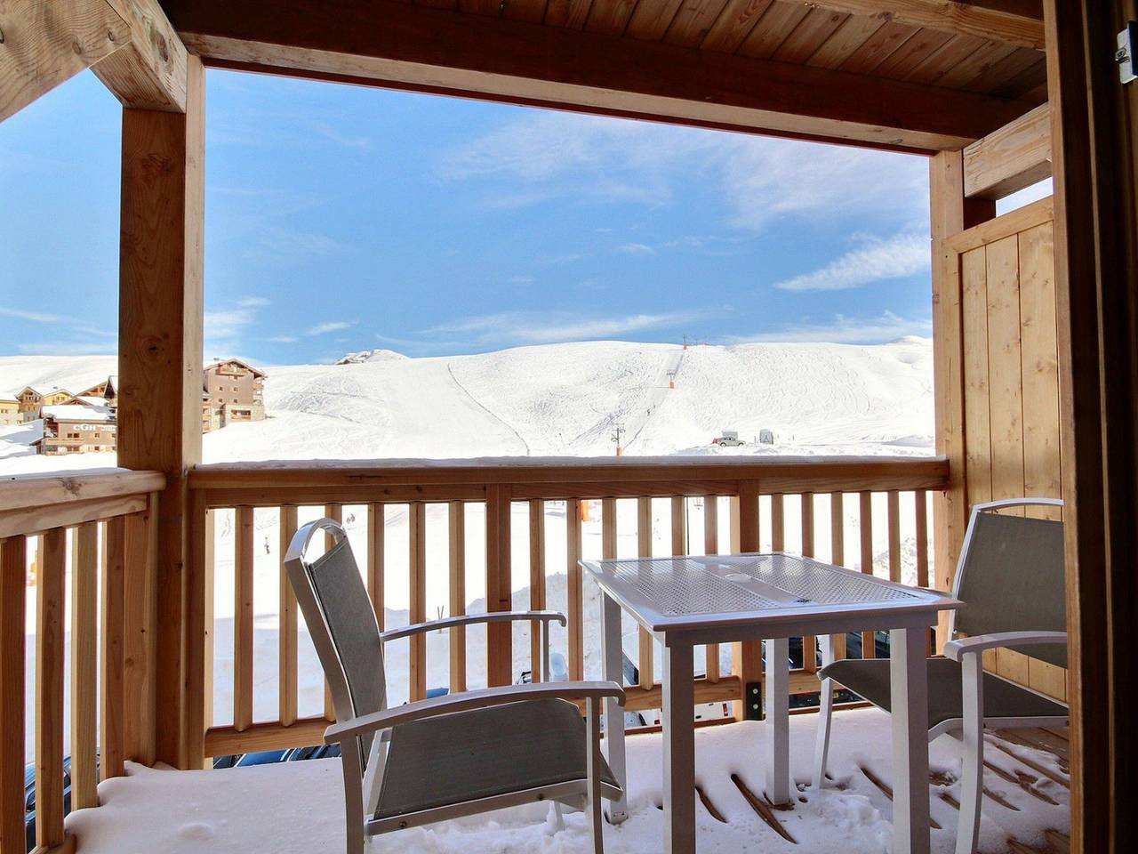 Ganze Wohnung, Neue Wohnung mit Pool, Wlan und überdachtem Parkplatz in Plagne Villages, La Plagne-Tarentaise
