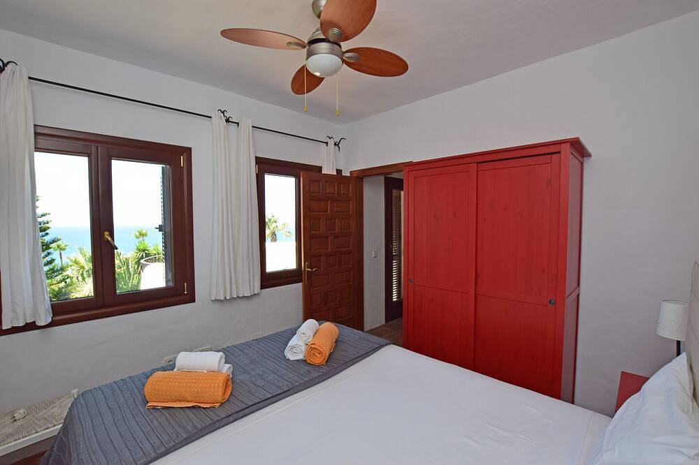 Un Chalet acogedor con estupendas vistas al mar, Free Wifi in Playa de los Alemanes, Tarifa