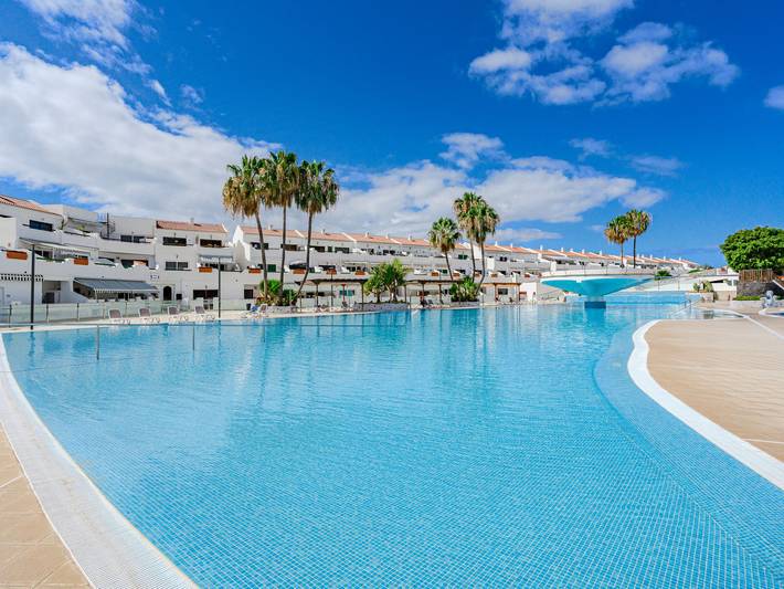 Vakantieappartement voor 4 personen, with terras and tuin as well as kinderzwembad in Costa del Silencio