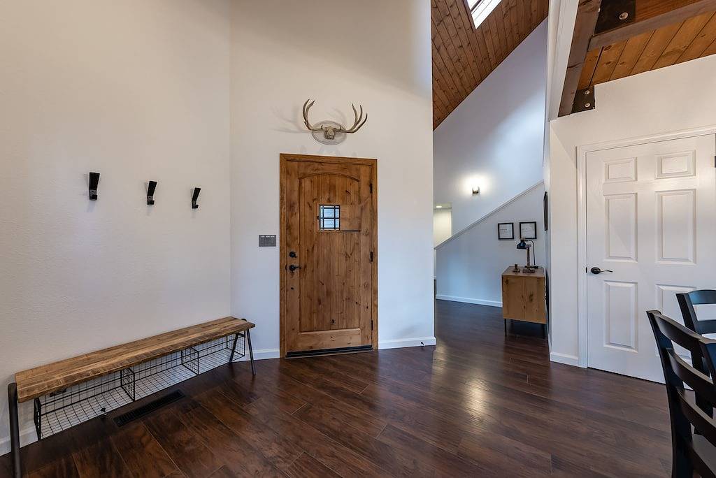 Creekside Cabin *Pup-Friendly with Ac* in Ockenden, Shaver Lake