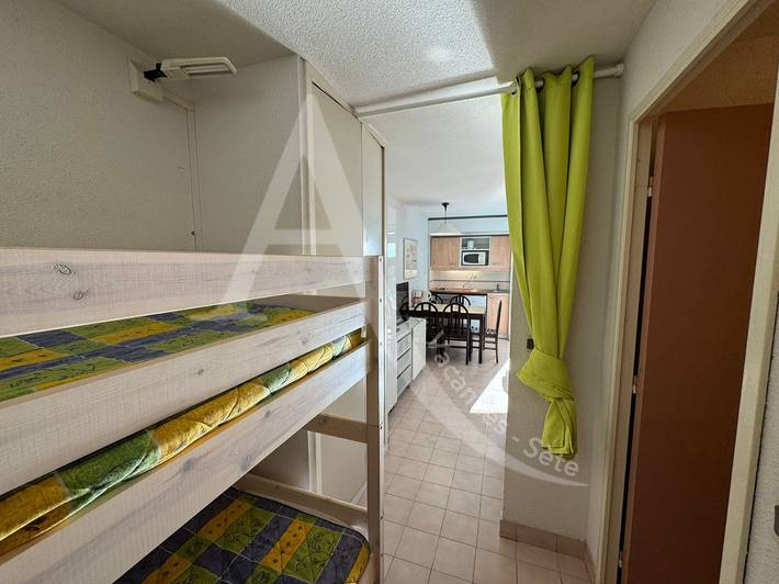 Gîte pour 4 personnes, avec terrasse, adapté aux familles dans Plage Lazaret - 3