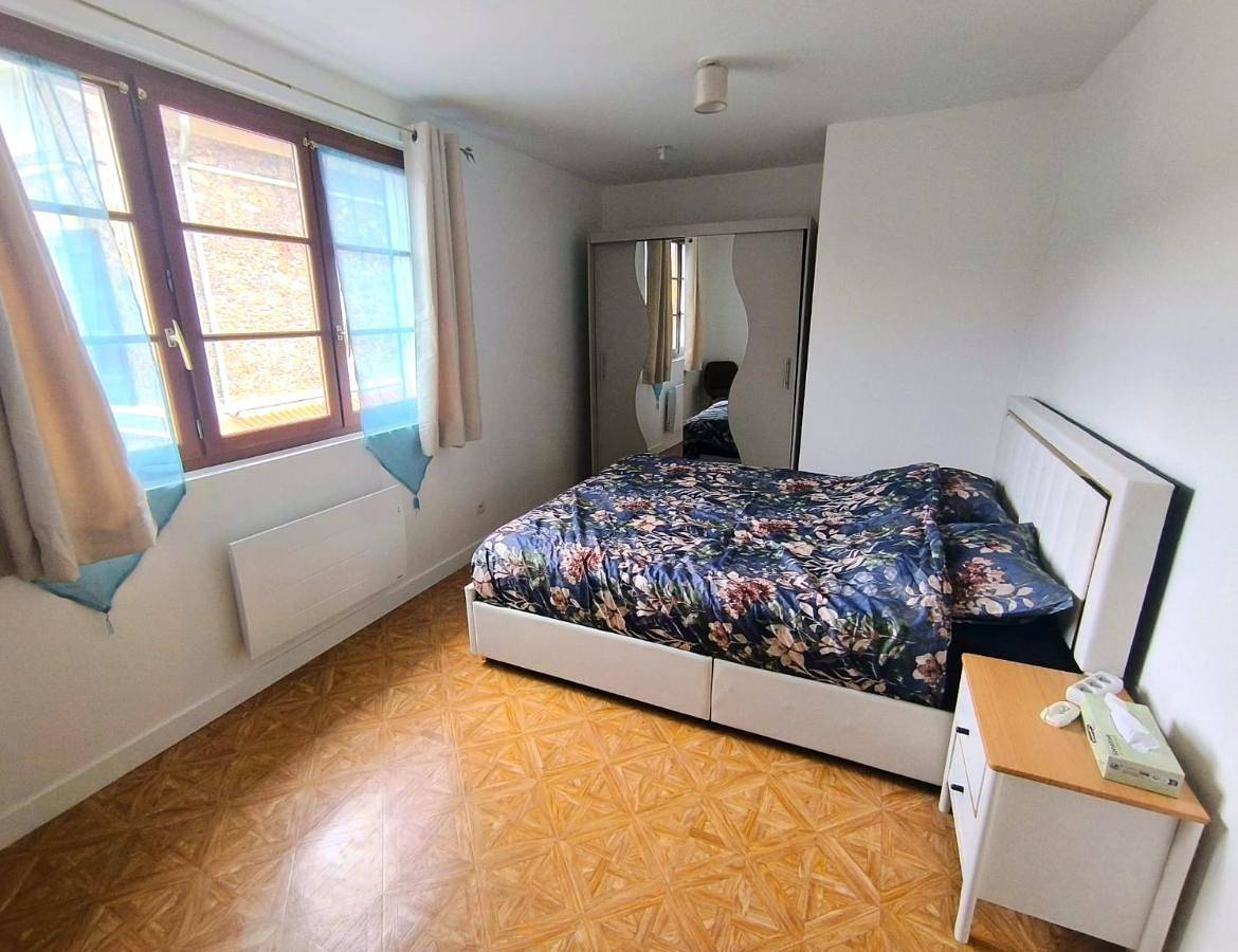 Deluxe Double Room (2 Adults + 1 Child) in La Ferté-sous-Jouarre, Seine-et-Marne