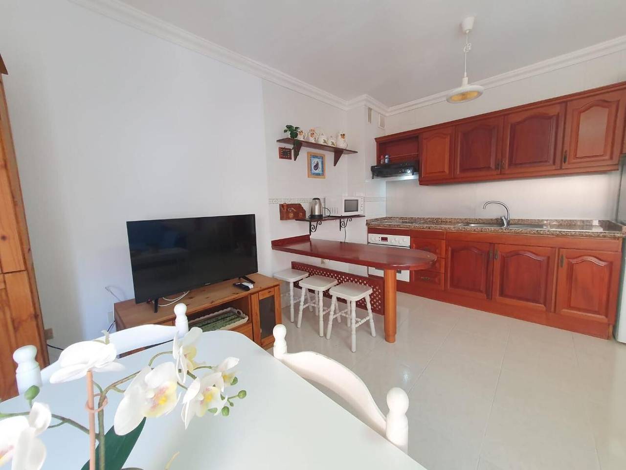 Apartamento entero, Apartamento vacacional 'Alquilaencanarias-medano Tío' con Wi-Fi in Playa el Médano, Granadilla de Abona