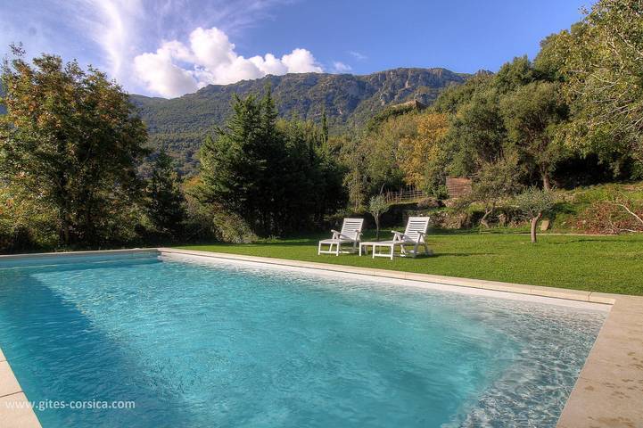 Gîte pour 4 personnes, avec Terrasse ainsi que Piscine et Vue à Sisco - 3