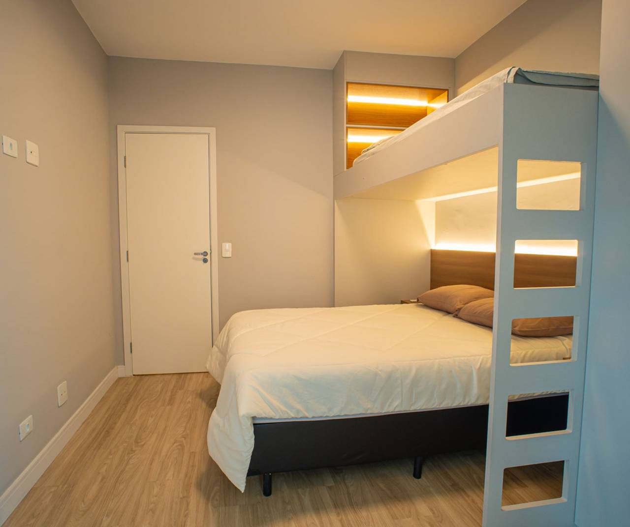 Ganze Wohnung, Apto com Ar-condicionado e Churrasqueira Privativa in Solemar, Praia Grande