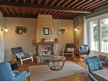 Gîte pour 8 personnes, avec vue et terrasse, animaux acceptés à Saint-Georges-en-Couzan