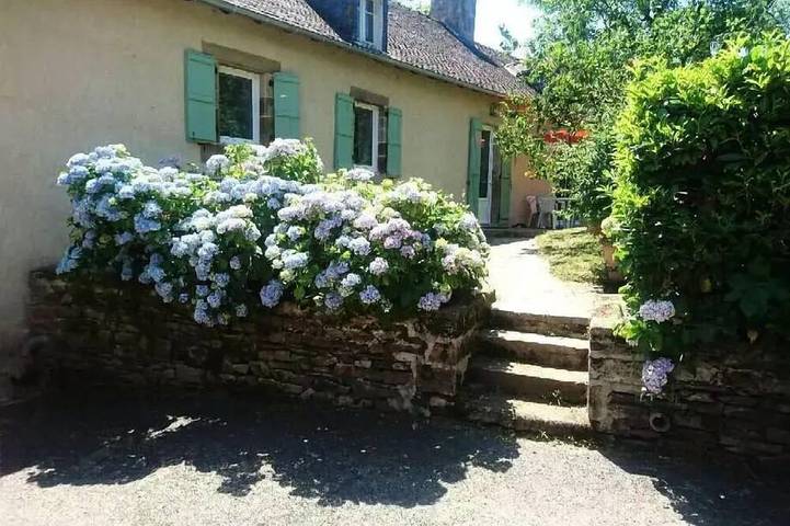 Cottage pour 6 personnes, avec terrasse à Albignac