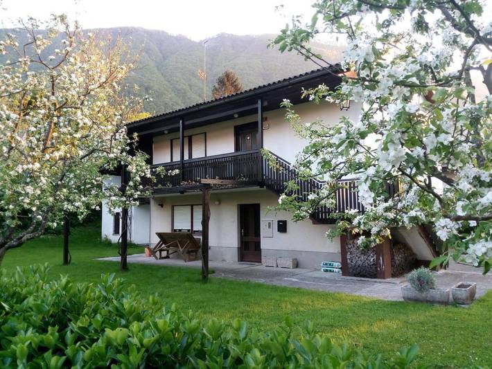 Gîte pour 9 personnes, avec jardin et vue à Kobarid