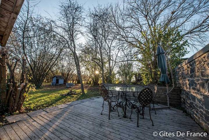 Gîte pour 2 personnes, avec Terrasse et Jardin ainsi que Piscine et Vue