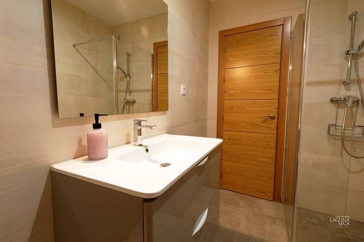 Ganze Wohnung, Buganvilla Apartment with Shared Pool in Puerto Real, Costa de la Luz