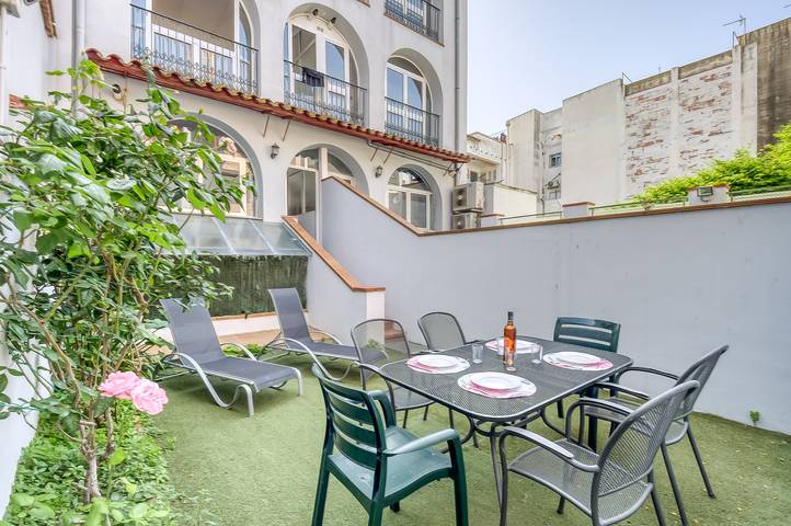 Ferienwohnung für 8 Personen, mit Terrasse und Garten in Roses