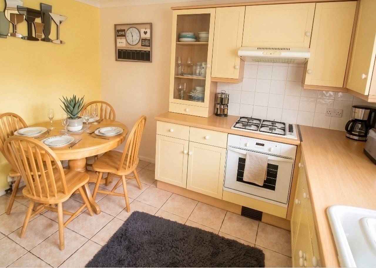 2 Bed House - Sleeps 4 - Parking - Pets - Garden in Hatfield (South Yorkshire), South Yorkshire