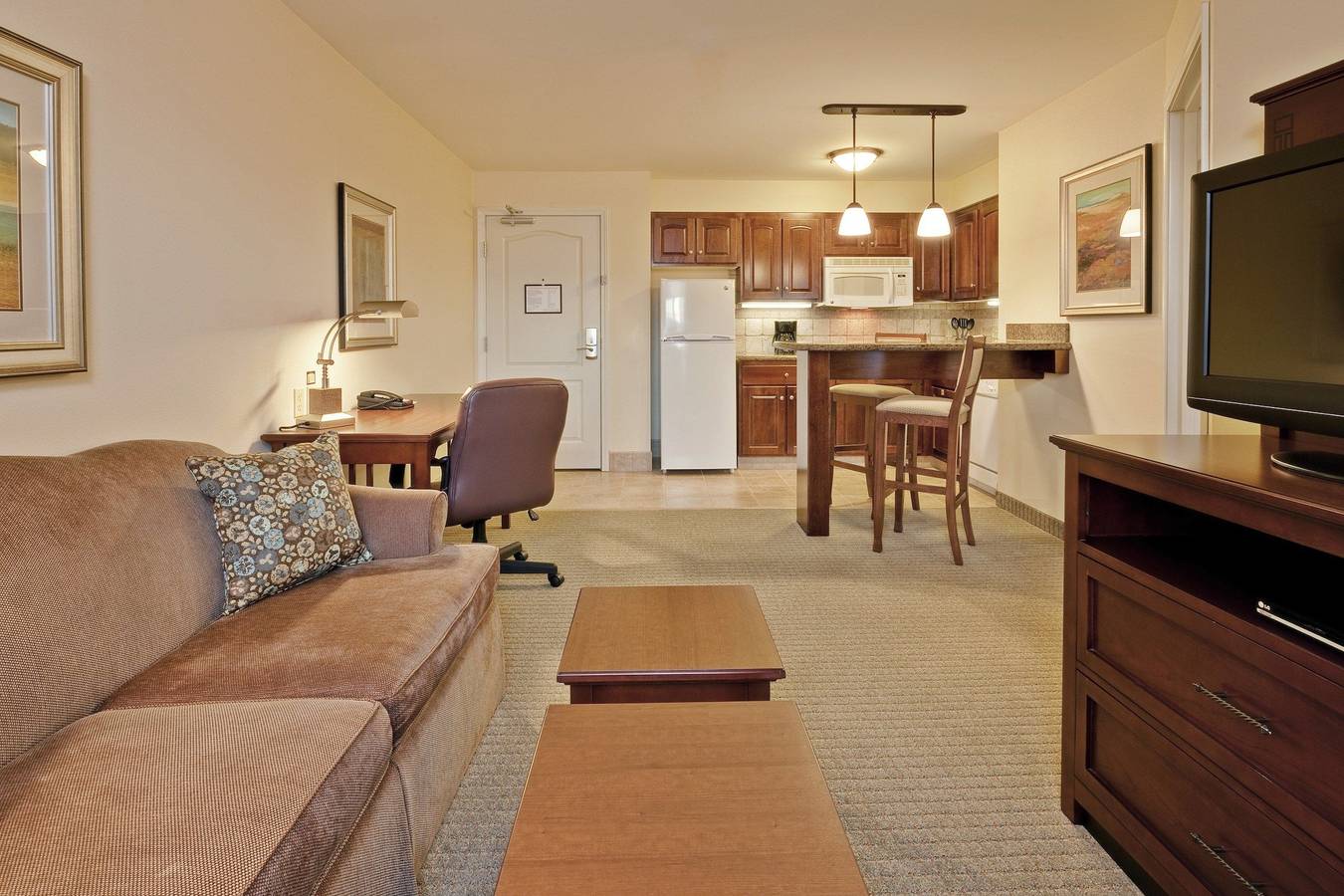 Vacation Rental for 6 Guests in Carmel, Indiana