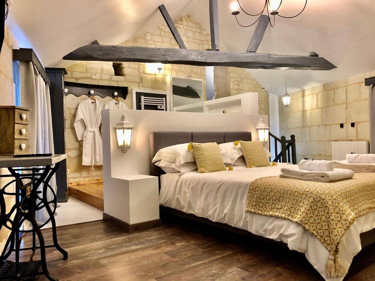Deluxe Double Room in Ranton, Vienne (France)