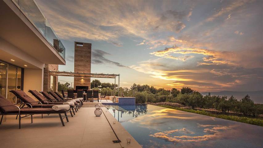 Villa pour 9 personnes, avec Balcon et Terrasse ainsi que Jacuzzi et Jardin à Splitska