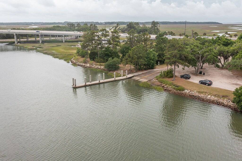 Ganze Wohnung, Charming Coastal Casa on Beaufort's Battery Creek in Port Royal, Parris Island