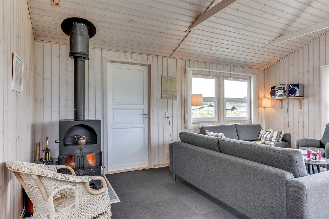 Stunning home in Hvide Sande w/ Wifi, 3 Bedrooms and Sauna in Årgab, Holmsland Klit