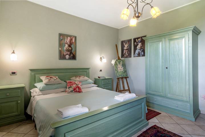 Ganze Wohnung, Ferienwohnung 'Barbera' mit gemeinsamer Terrasse, Gemeinschaftsgarten und Wi-Fi in Mango, Langhe