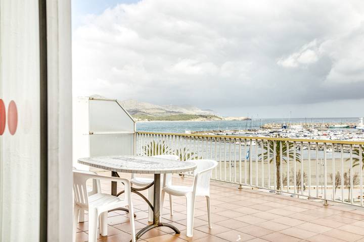 Apartamento entero, "Apartamento Mediterranean View 3-4" cerca de la playa con terraza y Wi-Fi in Platja del Port (Llanca), Llansá