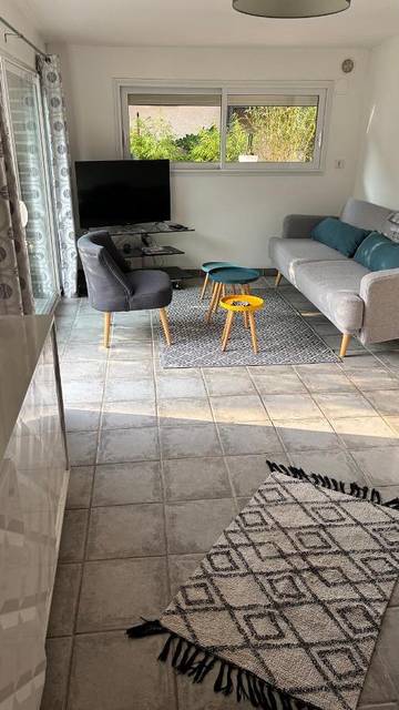 Gîte pour 4 personnes, avec piscine à Coufouleux