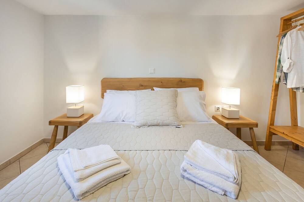 Vitamine Sea House - Island Living Paros in Parasporos, Paros