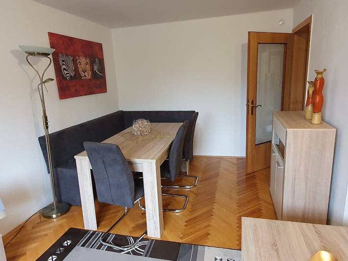 Appartement entier, Appartement « Bergblick » avec jardin commun, balcon et Wi-Fi in Hohndorf, Chemnitz (region)